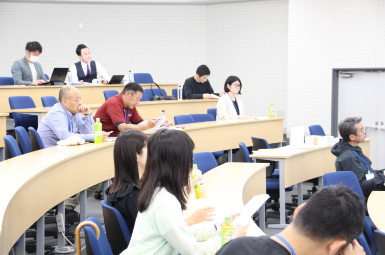 2025年度第1回幹事会の様子
