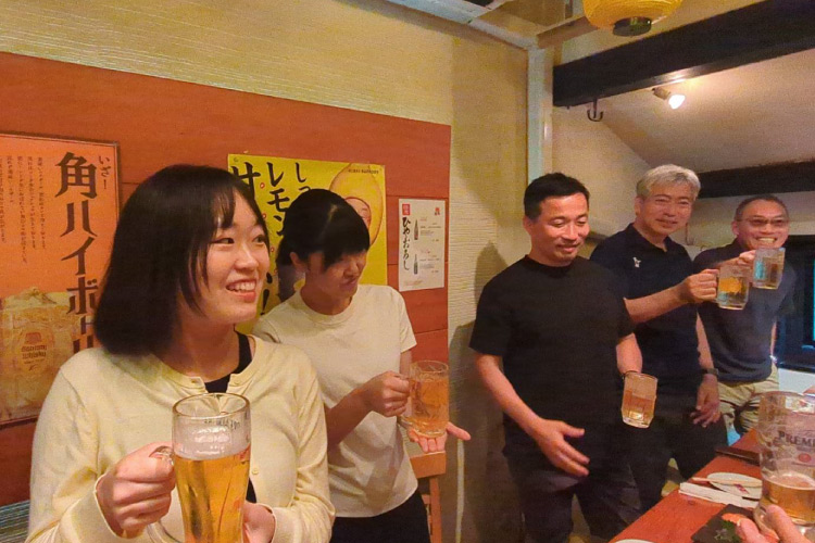 九州支部勉強会の後の懇親会の様子（１）