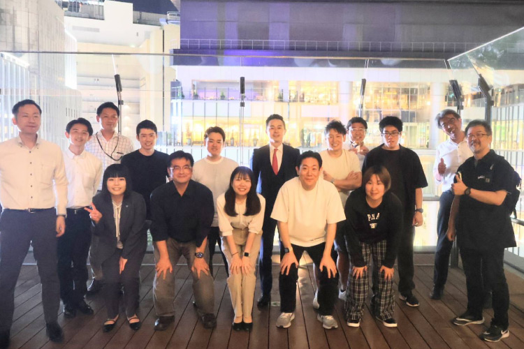 大阪支部交流会の様子：最後に全員で撮った集合写真