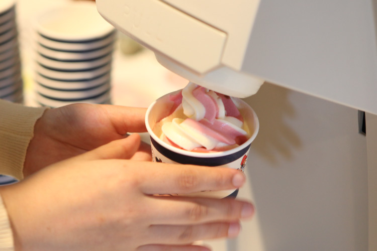 HCD2025：ソフトクリームコーナーで作られたソフトクリームの写真