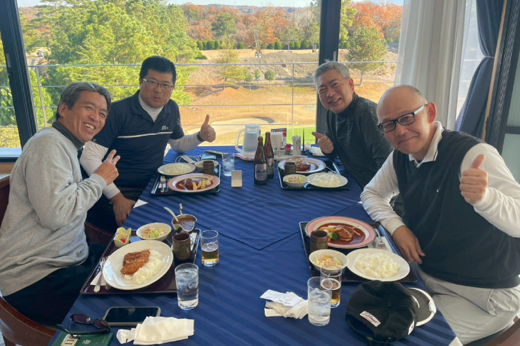 プレー後の懇親会の写真