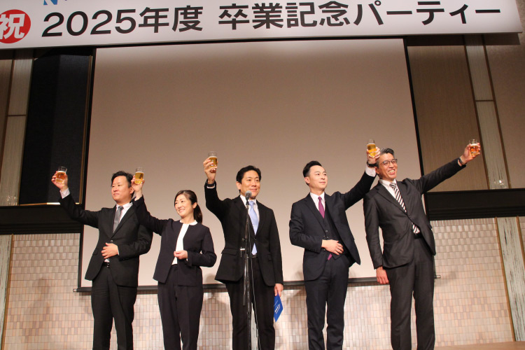 岡本有朋会会長並びに副会長・神戸支部長による乾杯発声の写真