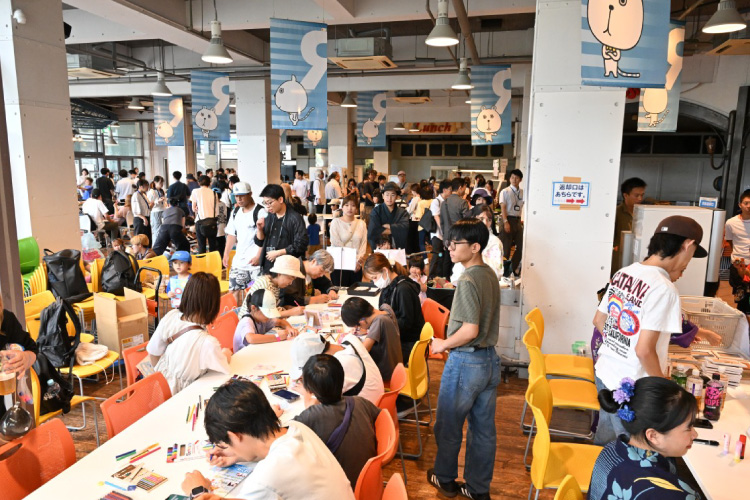 大賑わいの「わくわく広場」の様子
